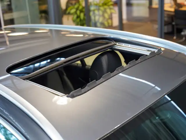 Mercedes-Benz E-Class view 11