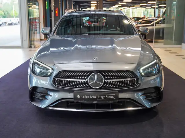 Mercedes-Benz E-Class view 10