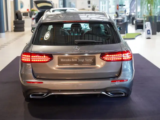 Mercedes-Benz E-Class view 5
