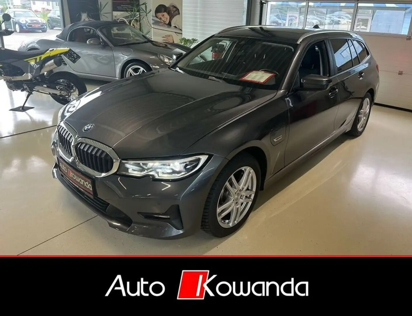 BMW 330 e xDrive Kombi Sport Advantage Aut. -1.Besitz Grau - 1