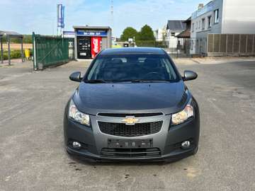 hatchback 1.6i LT