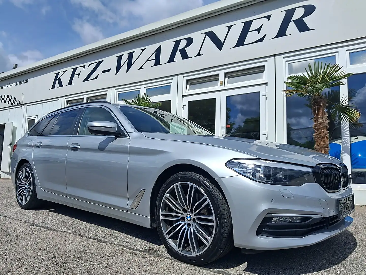 BMW 530 i Touring xDrive Aut. Silber - 1