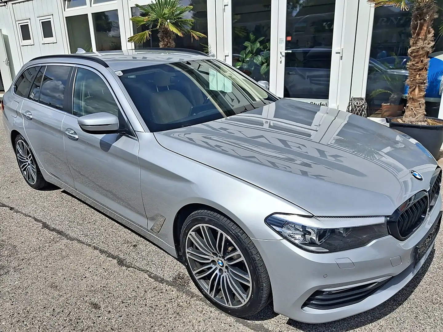 BMW 530 i Touring xDrive Aut. Silber - 2