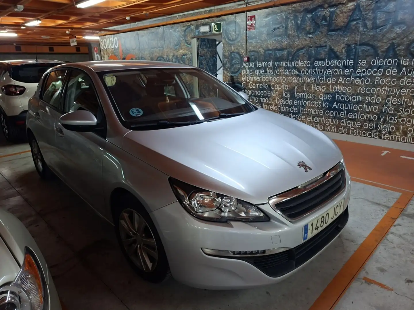 Peugeot 308 1.6 BlueHDi Allure 120 Grau - 1