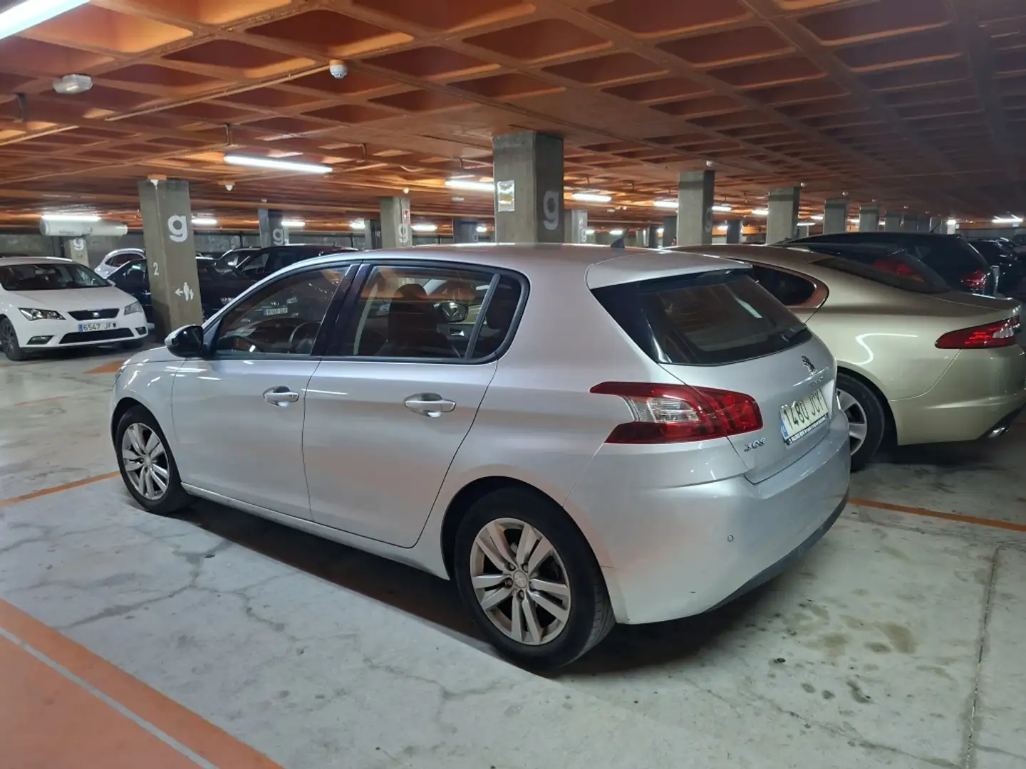 Peugeot 308 1.6 BlueHDi Allure 120 Grau - 2