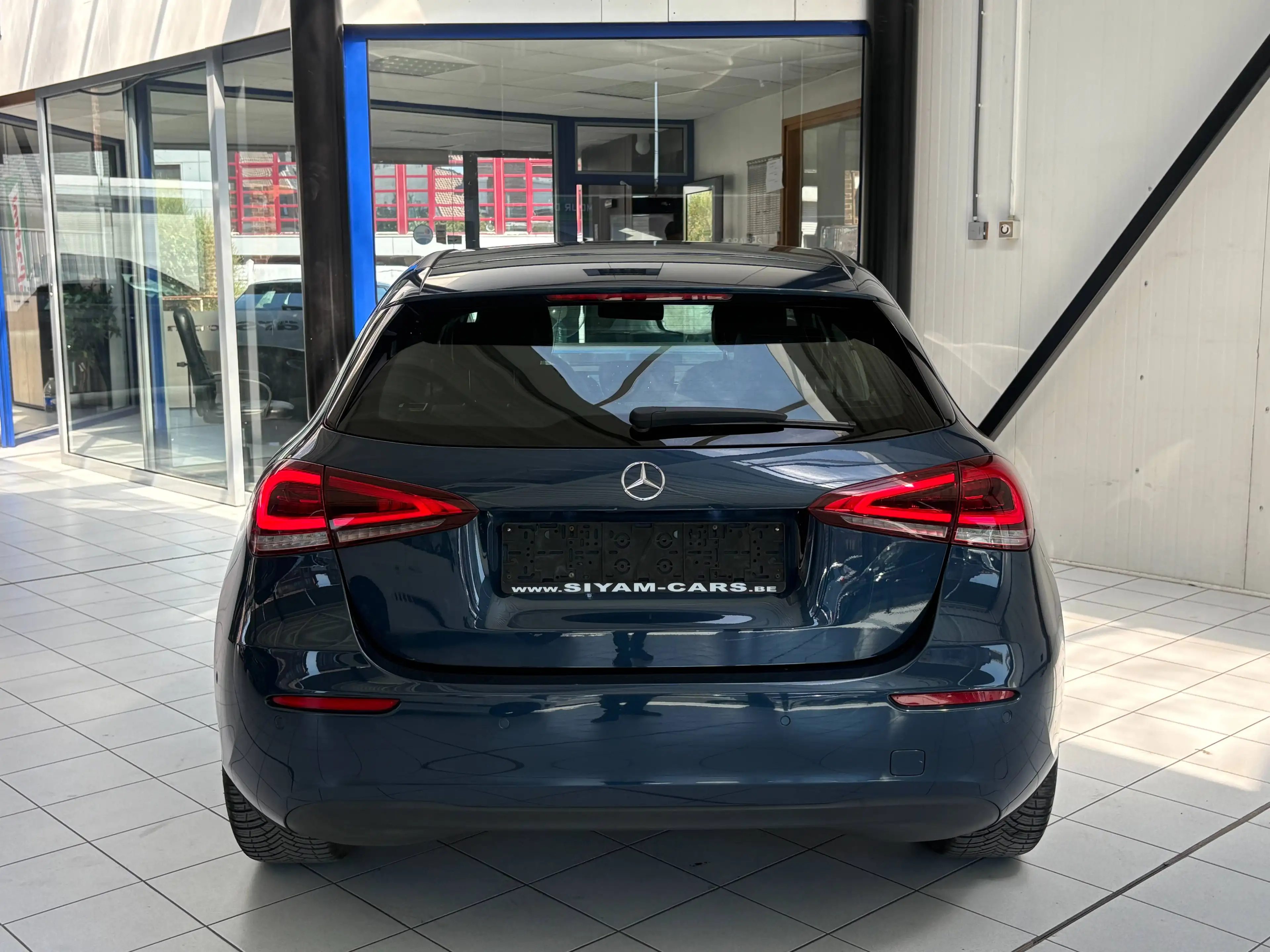 Mercedes-Benz A 180 A 180 d *XENON * GPS * CUIR * PDC * CAMERA * JANTES * CARNET * — photo 4