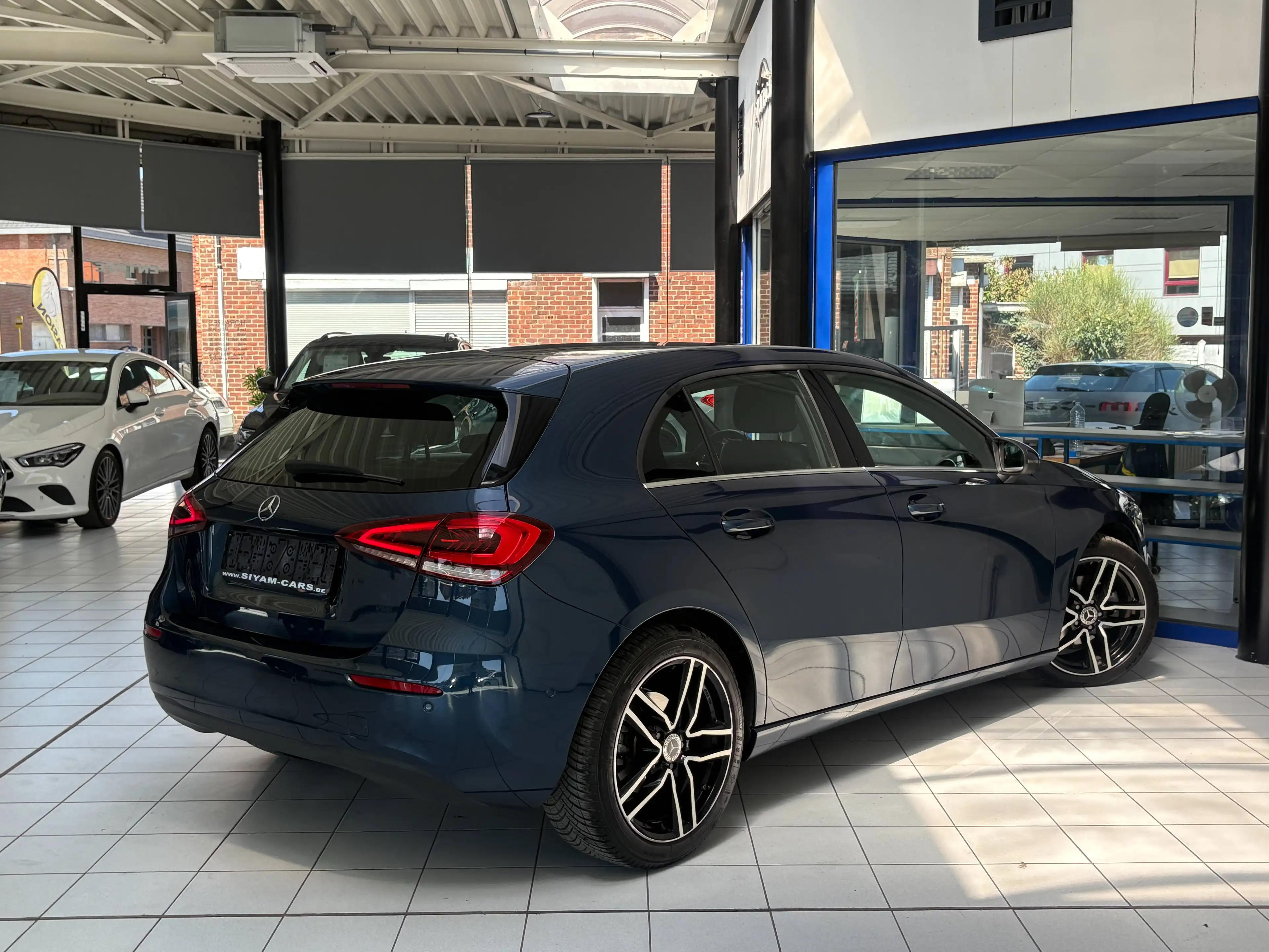 Mercedes-Benz A 180 A 180 d *XENON * GPS * CUIR * PDC * CAMERA * JANTES * CARNET * — photo 5