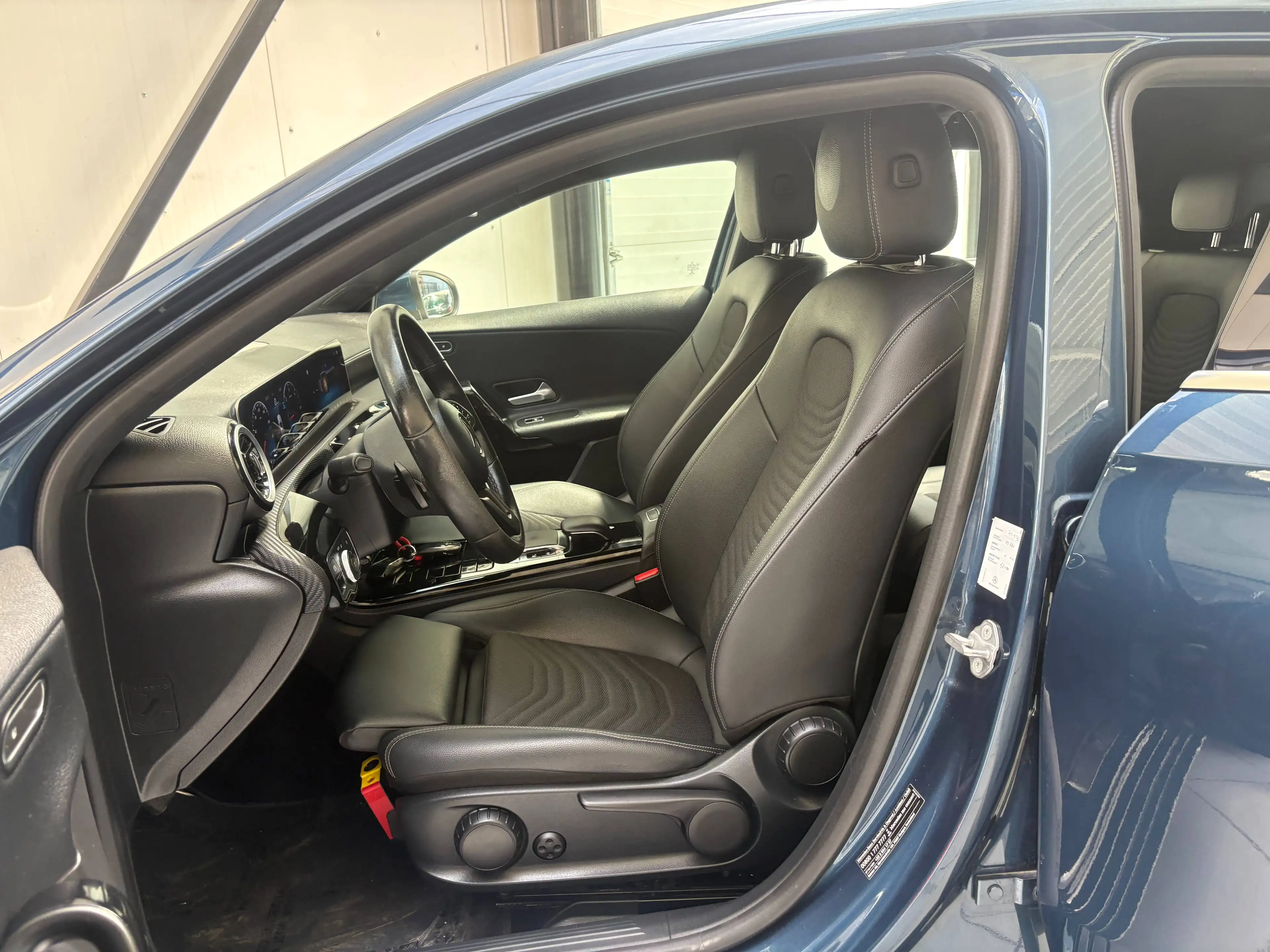 Mercedes-Benz A 180 A 180 d *XENON * GPS * CUIR * PDC * CAMERA * JANTES * CARNET * — photo 14