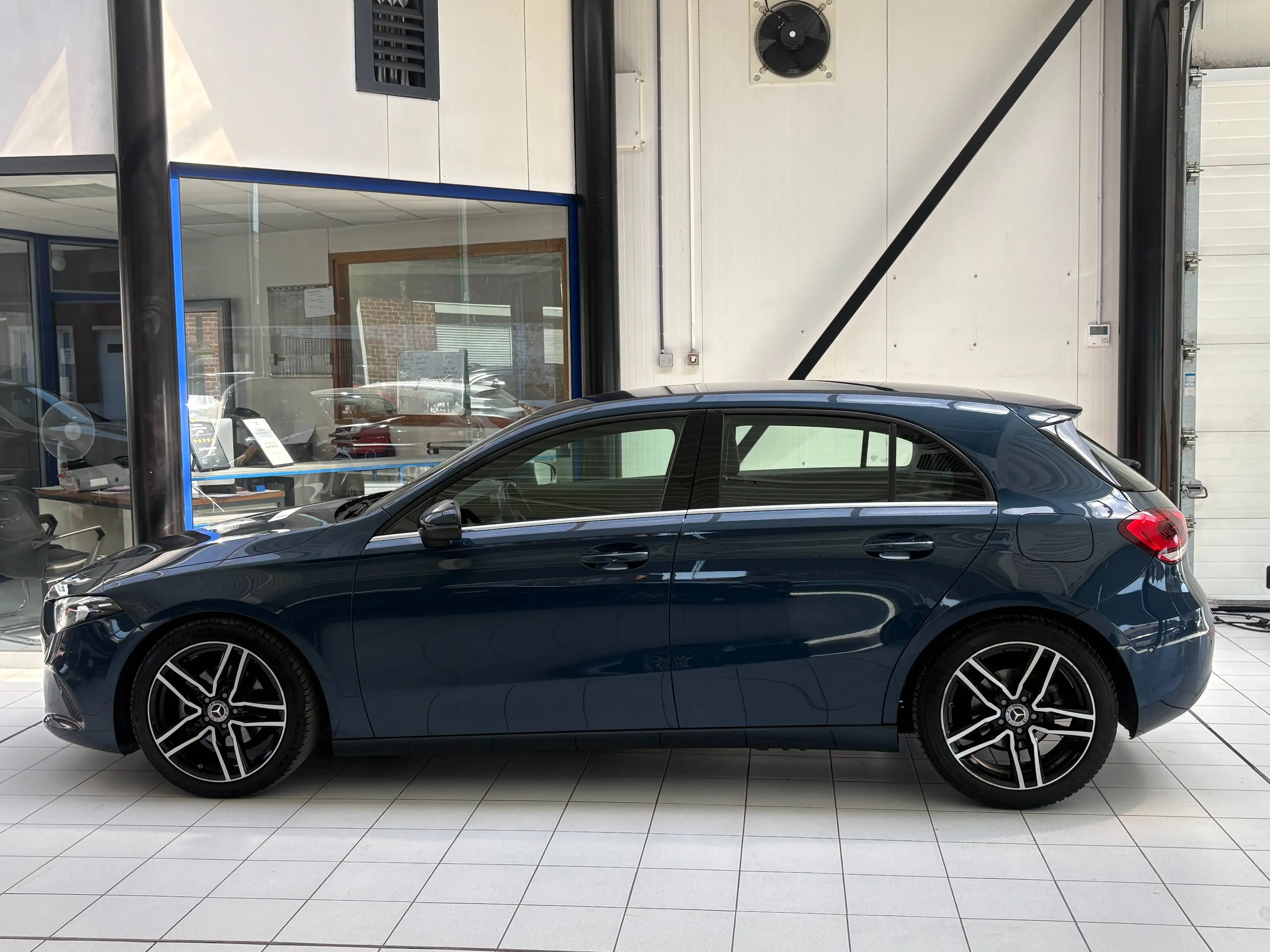 Mercedes-Benz A 180 A 180 d *XENON * GPS * CUIR * PDC * CAMERA * JANTES * CARNET * — photo 2