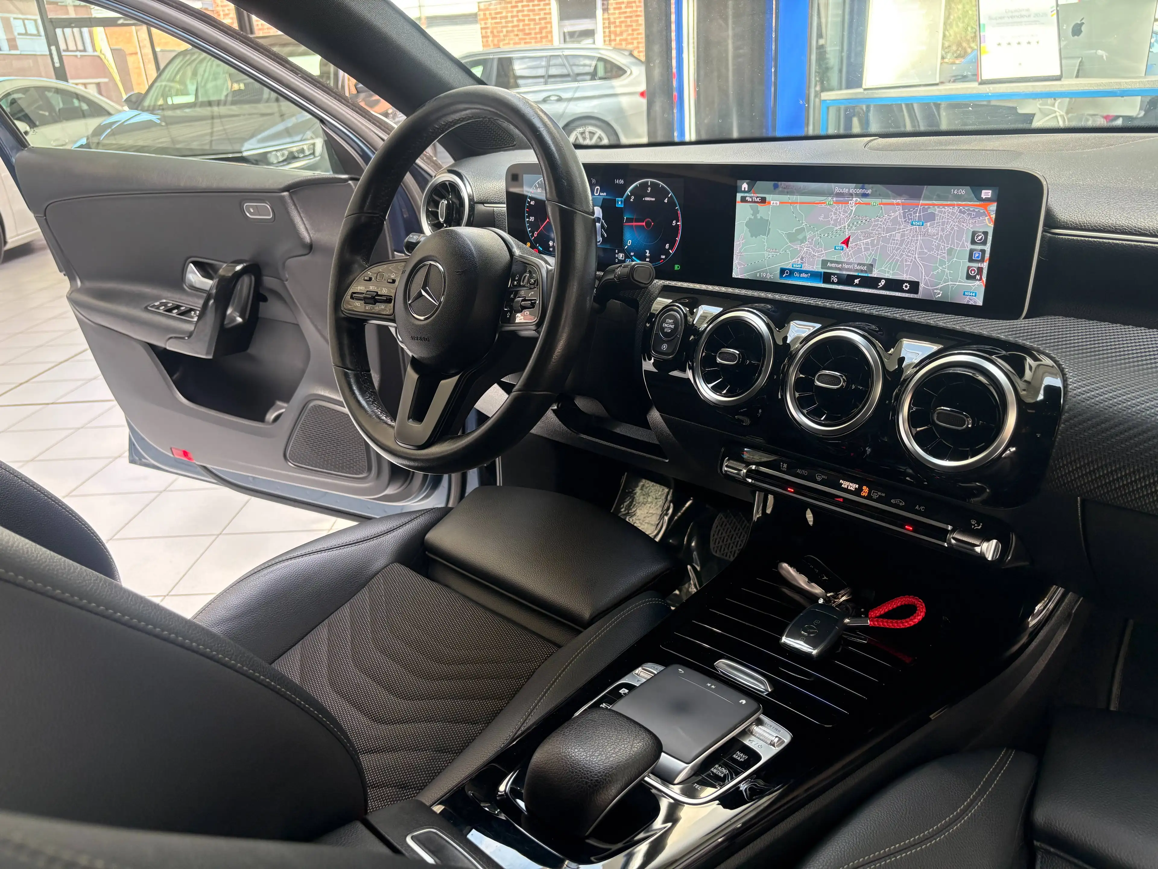 Mercedes-Benz A 180 A 180 d *XENON * GPS * CUIR * PDC * CAMERA * JANTES * CARNET * — photo 13