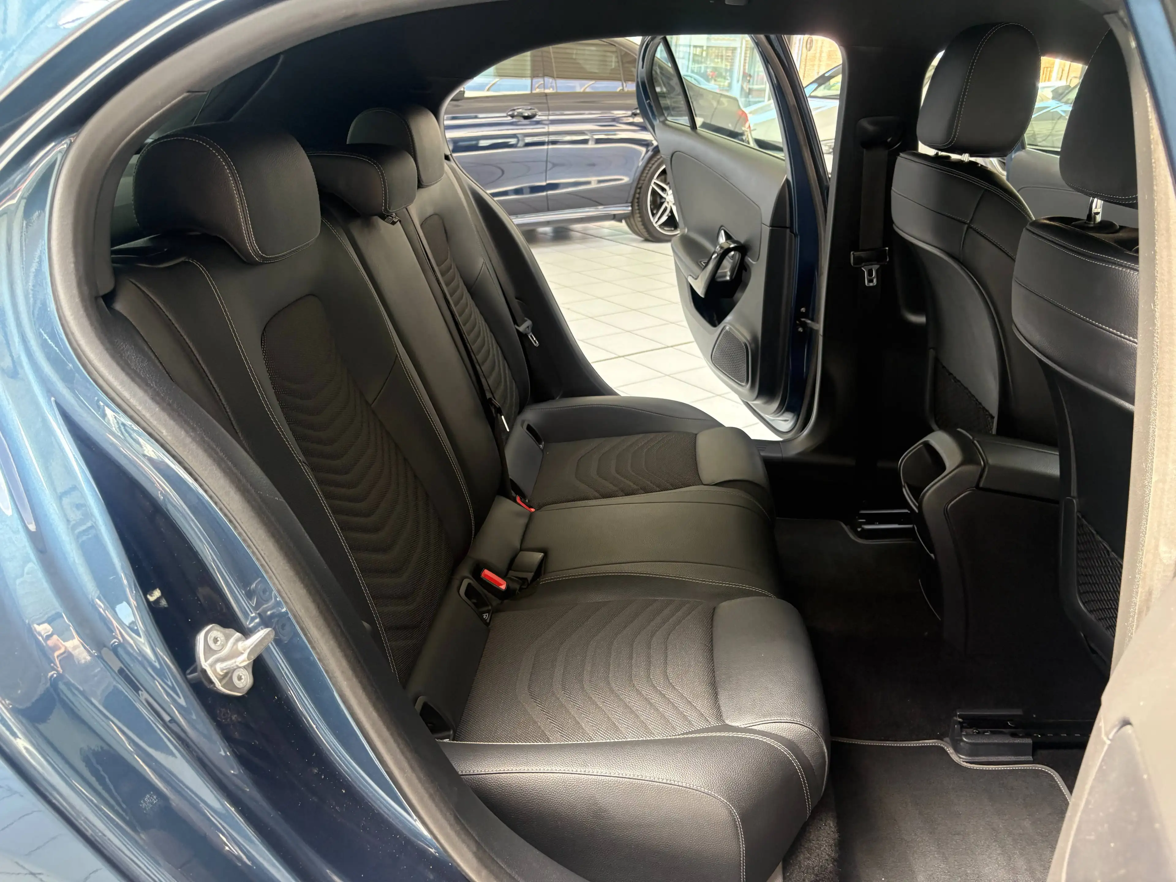 Mercedes-Benz A 180 A 180 d *XENON * GPS * CUIR * PDC * CAMERA * JANTES * CARNET * — photo 9