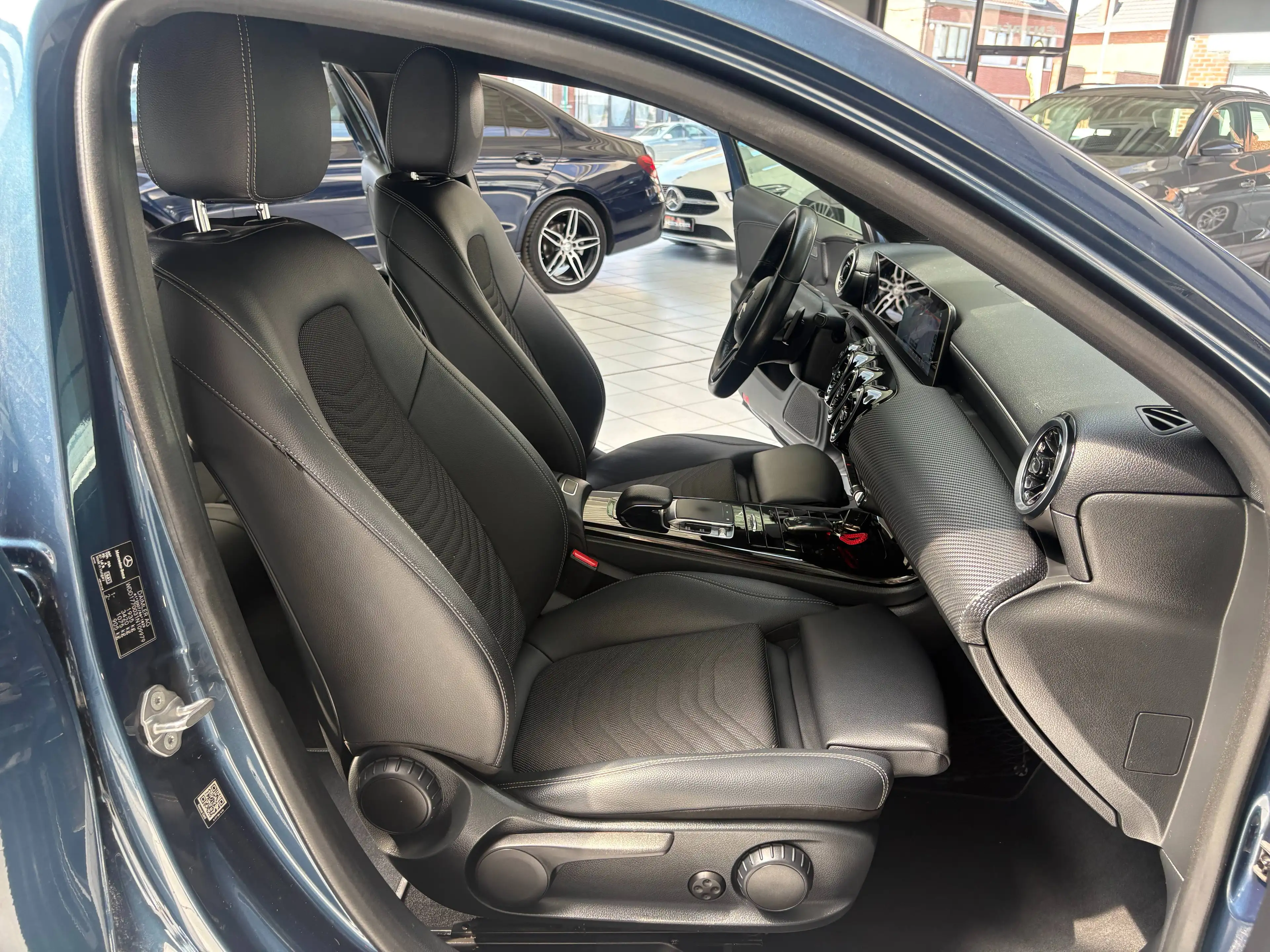 Mercedes-Benz A 180 A 180 d *XENON * GPS * CUIR * PDC * CAMERA * JANTES * CARNET * — photo 12