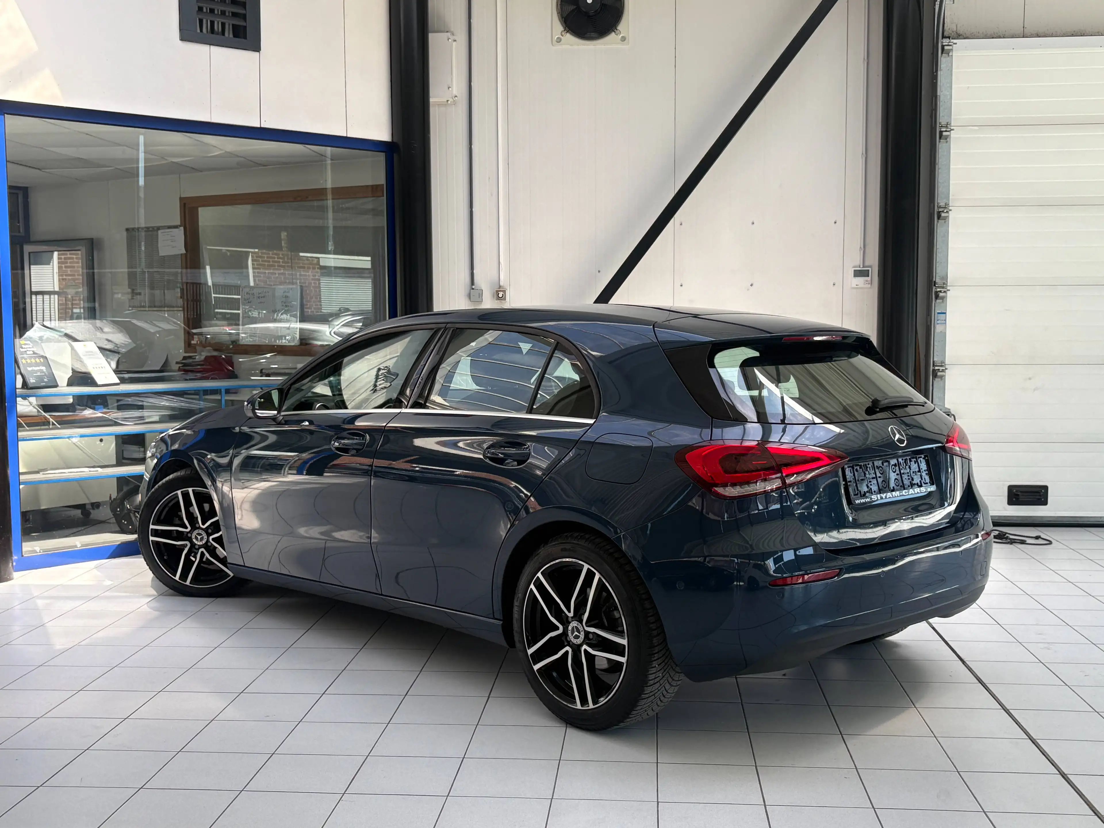 Mercedes-Benz A 180 A 180 d *XENON * GPS * CUIR * PDC * CAMERA * JANTES * CARNET * — photo 3