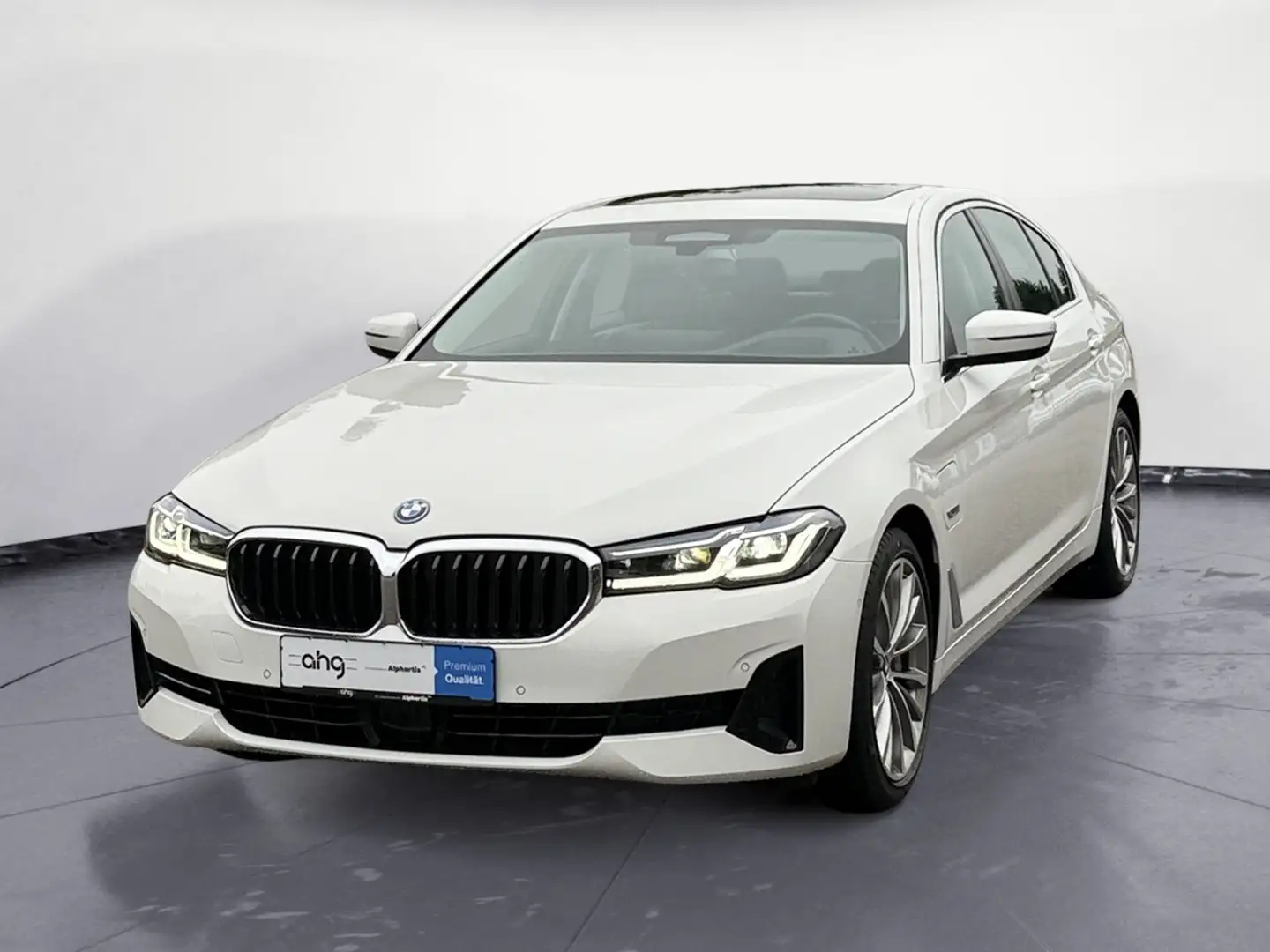 BMW 545 e xDrive Laserlicht Head-Up Glasdach AHK Harm Weiß - 2