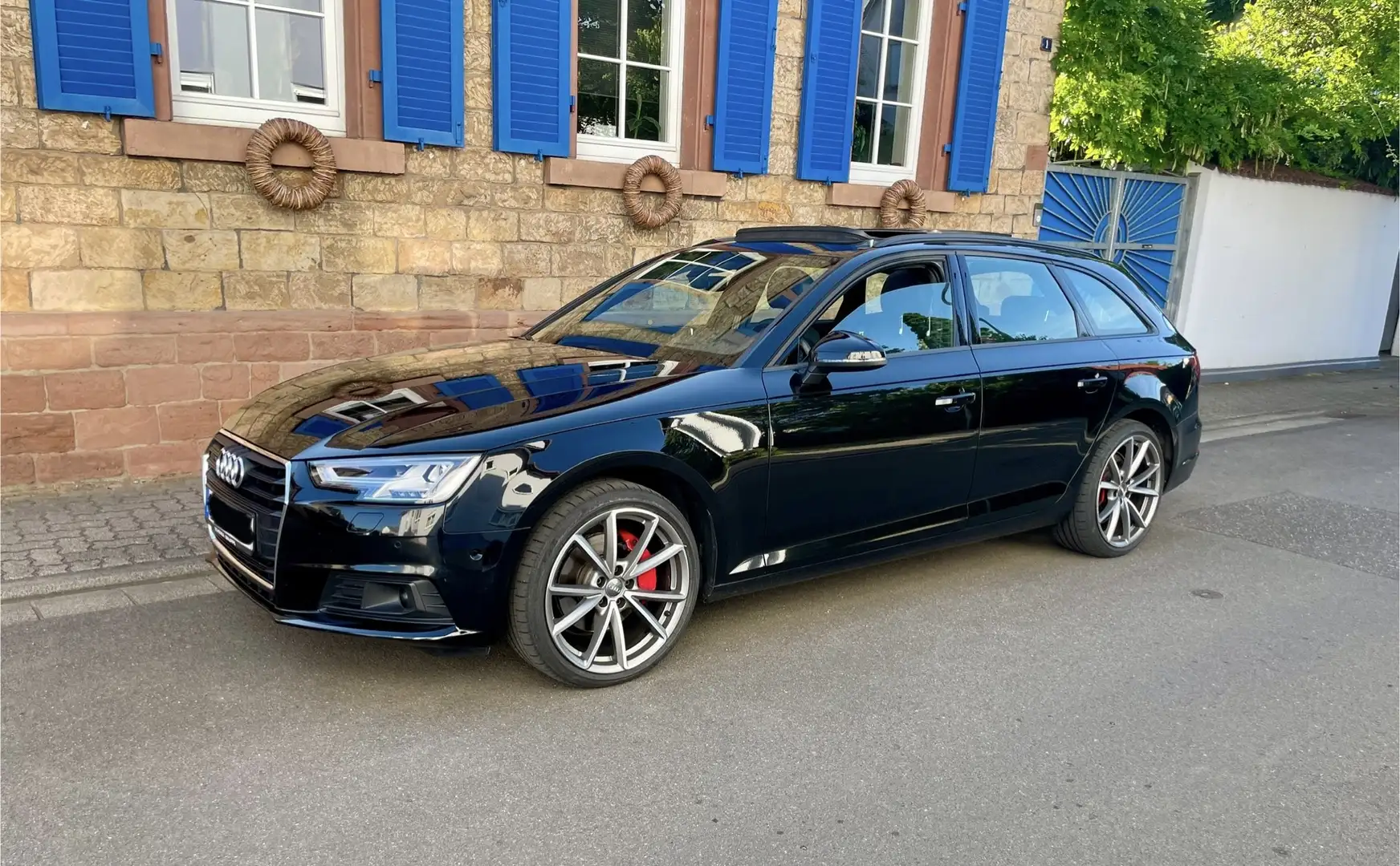 Audi A4 Avant 40 TDI quattro Avant Schwarz - 1