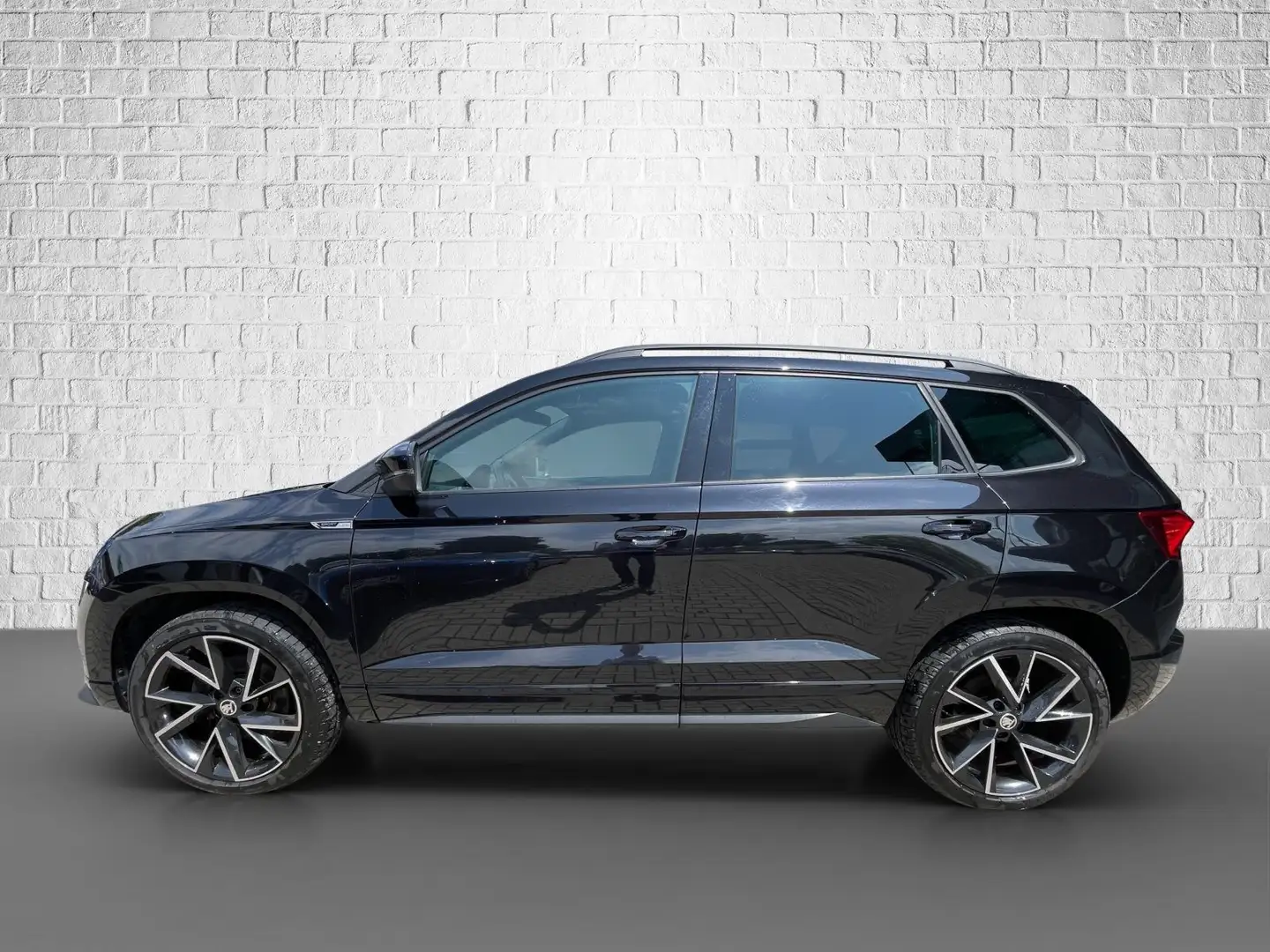 Skoda Karoq 2.0 DSG - Sportline 4x4 DCC AHK Schwarz - 2