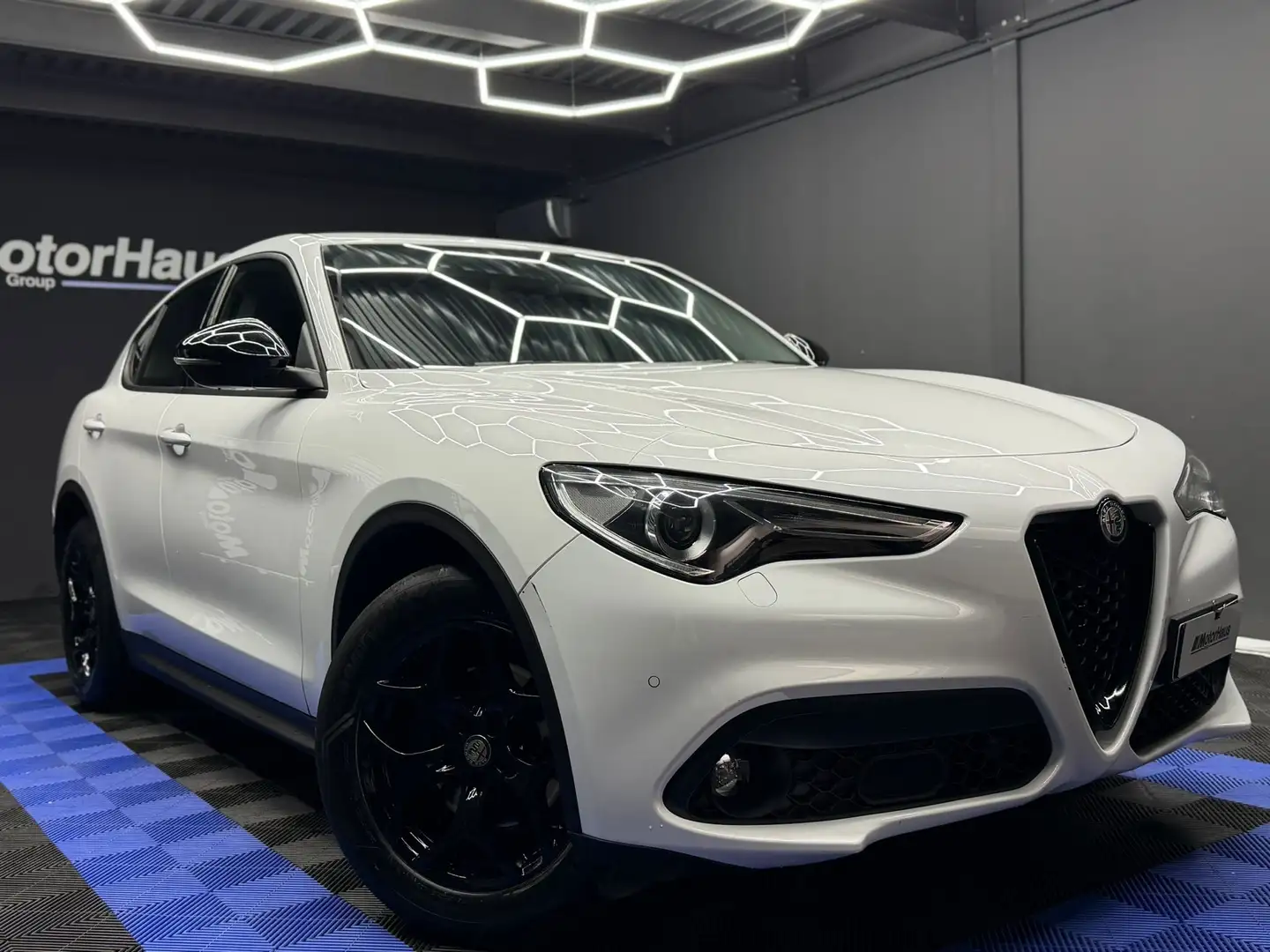 Alfa Romeo Stelvio 2.2 Business Q4 190cv Weiß - 1