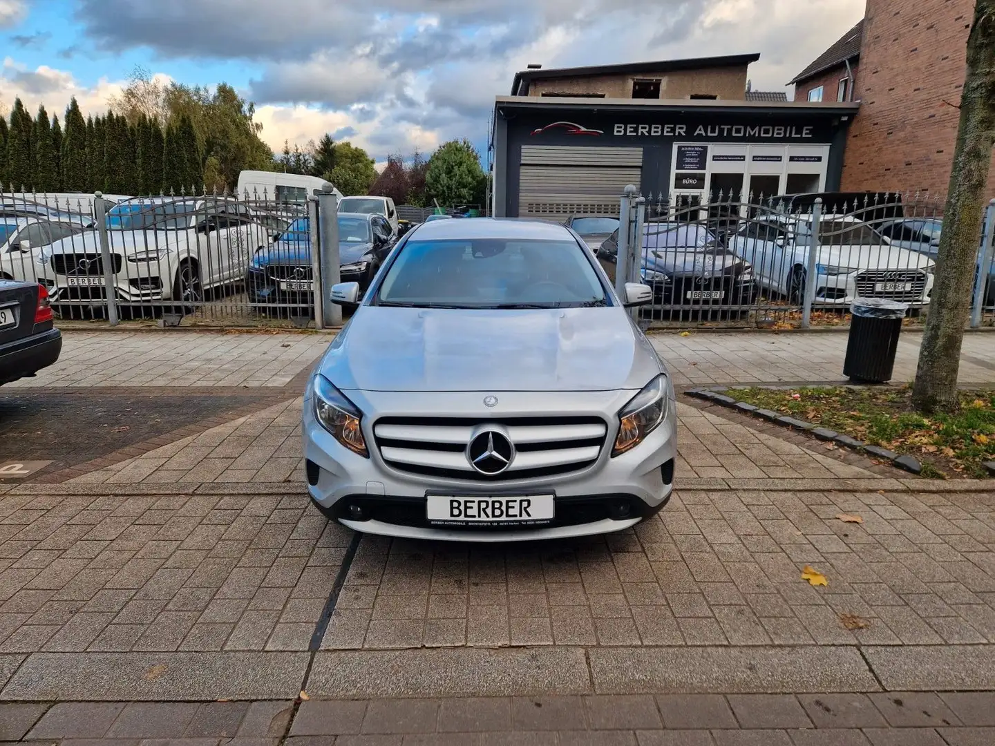 Mercedes-Benz GLA 220 CDI 4-Matic*NAVI*AHK*SHZ*TEMP*PDC* Silber - 2