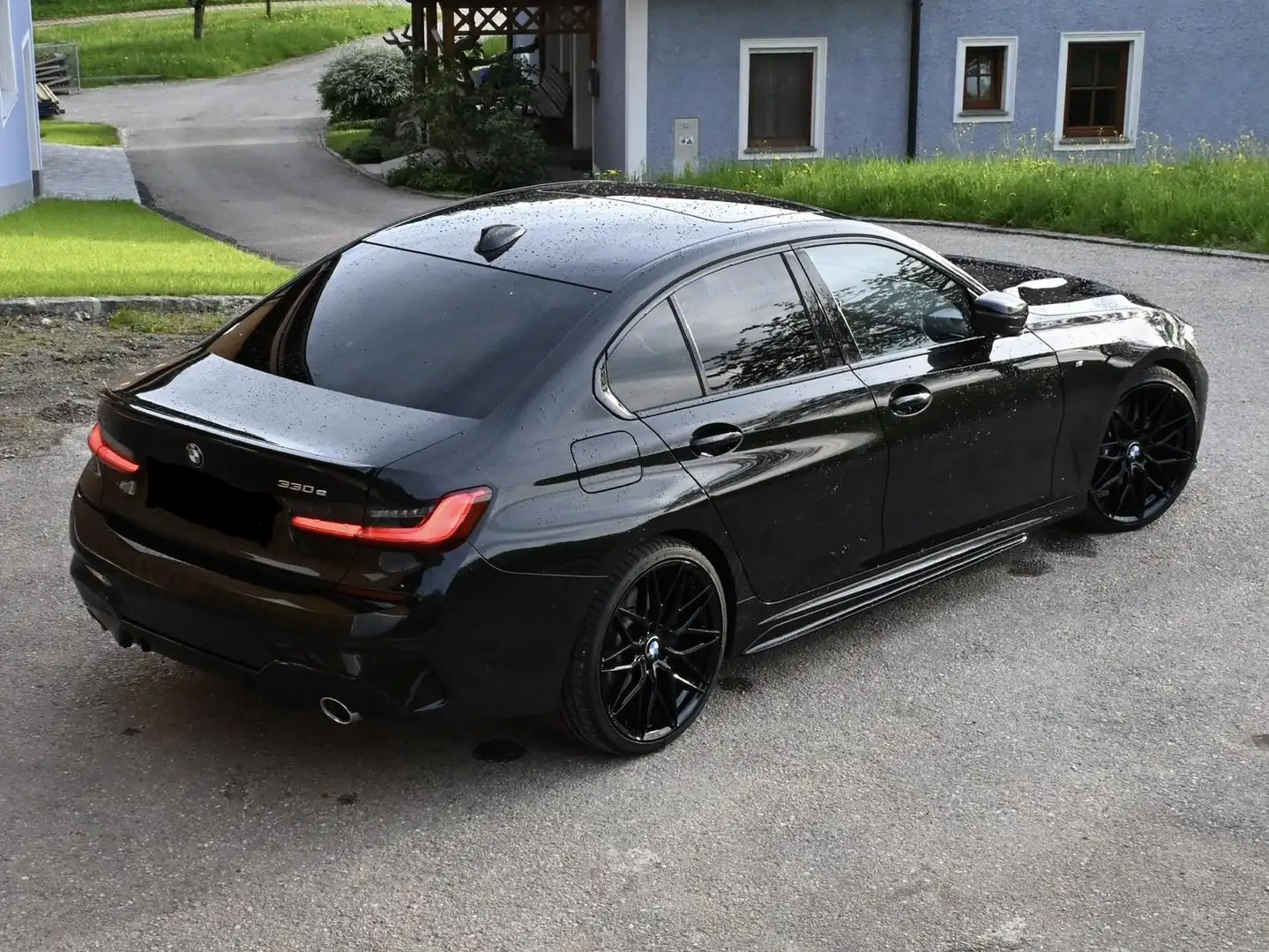 BMW 330 330e M-Sport Schwarz - 2