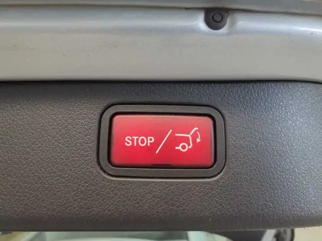 Mercedes-Benz C-Class view 9