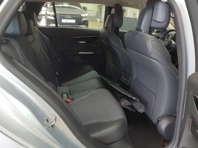 Mercedes-Benz C-Class view 11