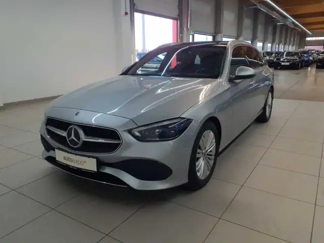 Mercedes-Benz C-Class view 3