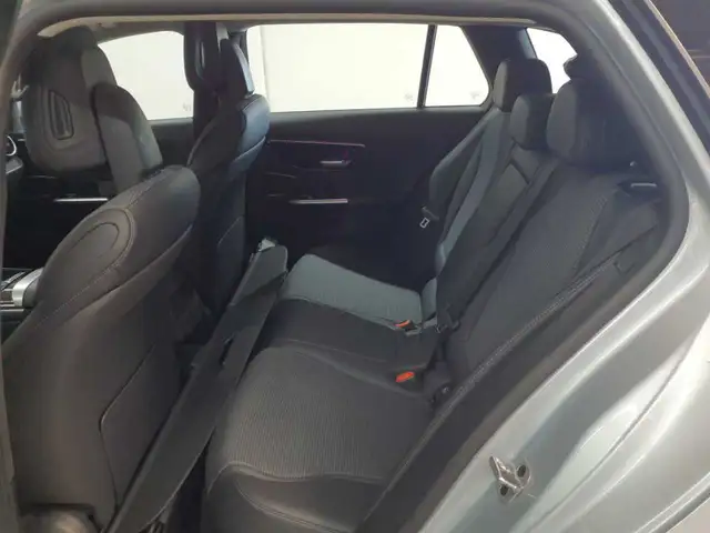 Mercedes-Benz C-Class view 8