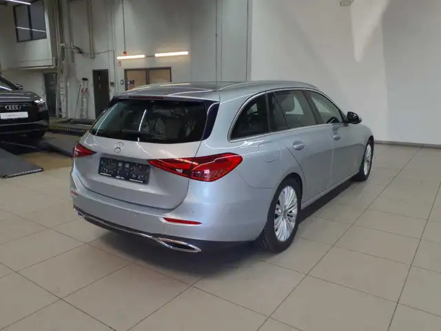 Mercedes-Benz C-Class view 5