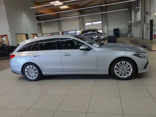 Mercedes-Benz C-Class view 4