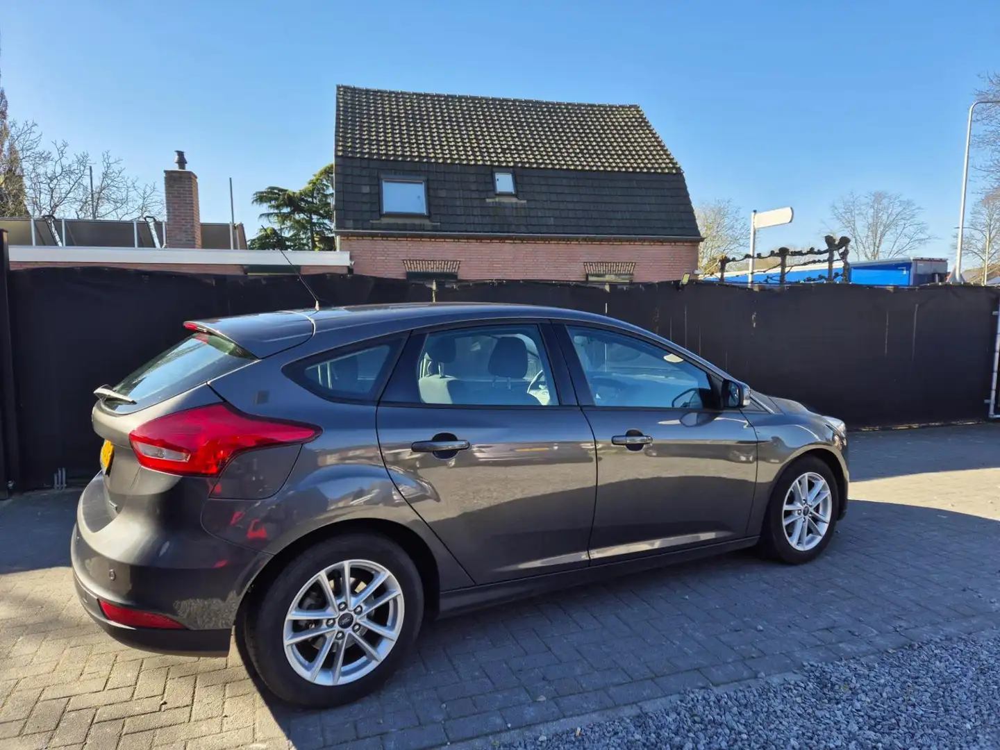 Ford Focus 1.0 Trend Edition 5 Deurs Navi Clima Cruise Grijs - 2