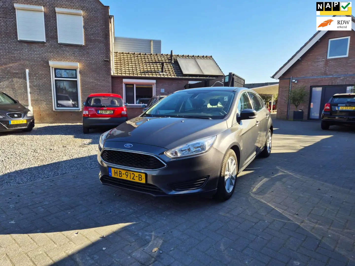 Ford Focus 1.0 Trend Edition 5 Deurs Navi Clima Cruise Grijs - 1