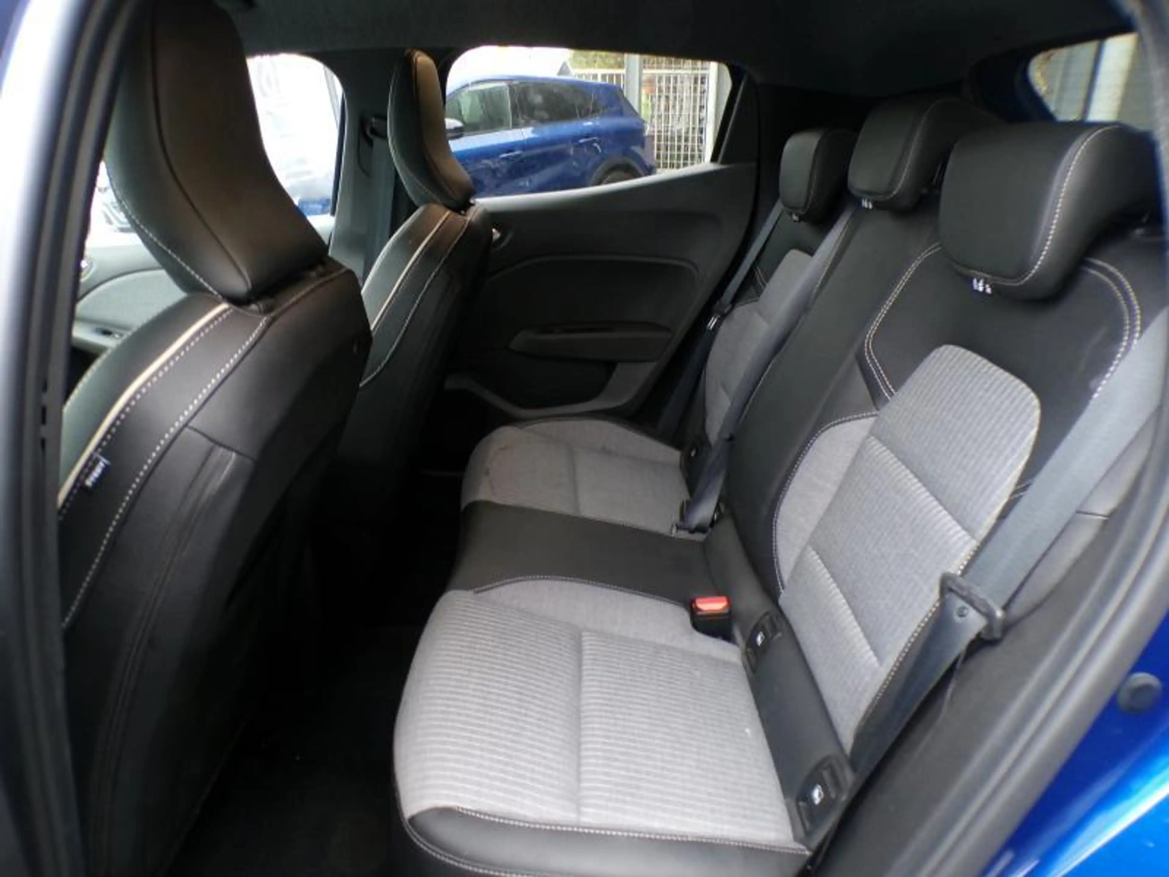 Renault Clio 1.0 91cv Bleu 08/25 32.302km Airco GPS Camera — photo 8