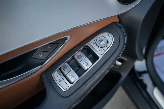 Mercedes-Benz GLC view 8