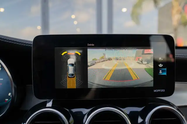 Mercedes-Benz GLC view 12