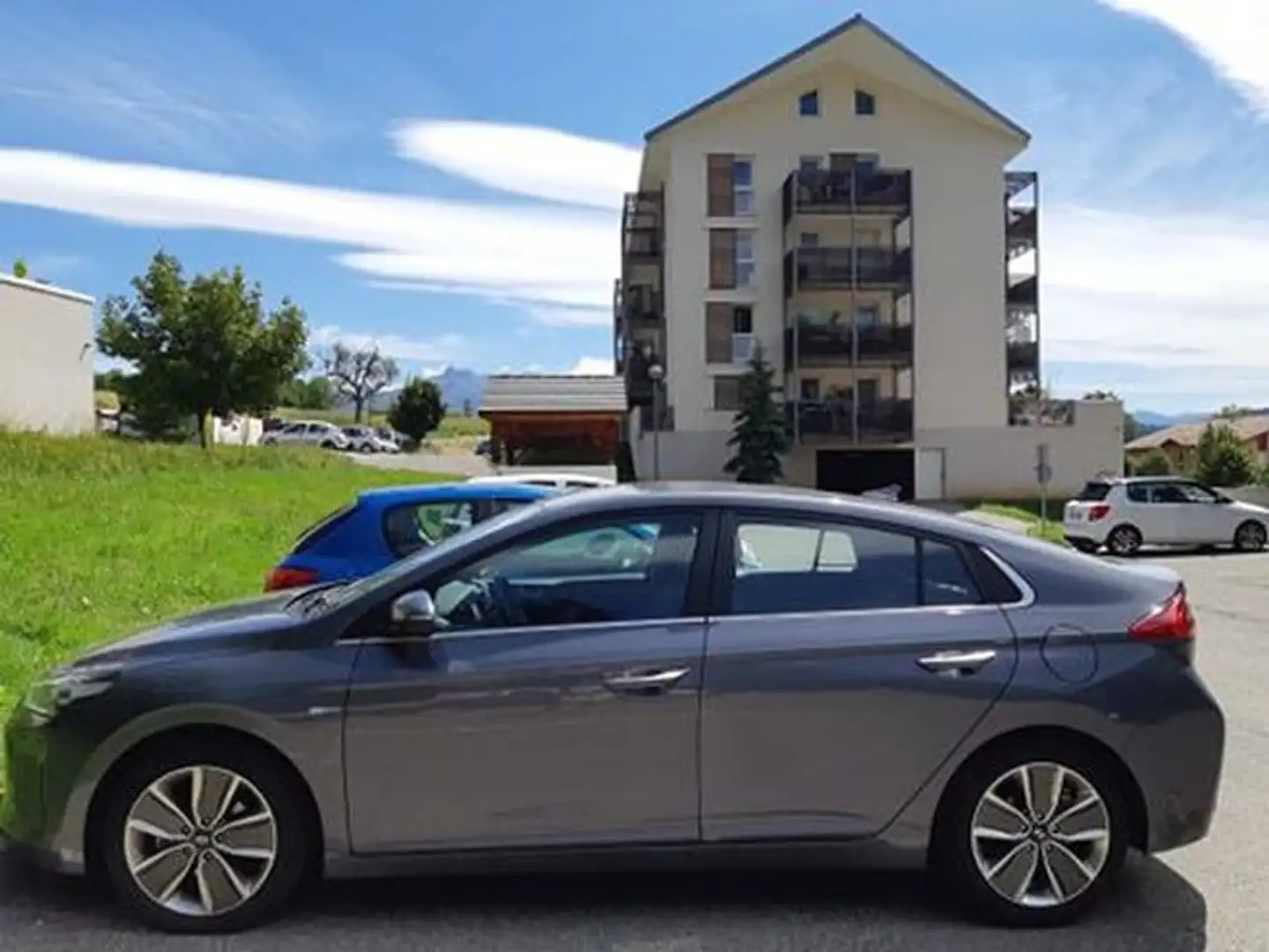 Hyundai ACCENT Hyundai Ioniq Hybrid 141ch Creative Grau - 2
