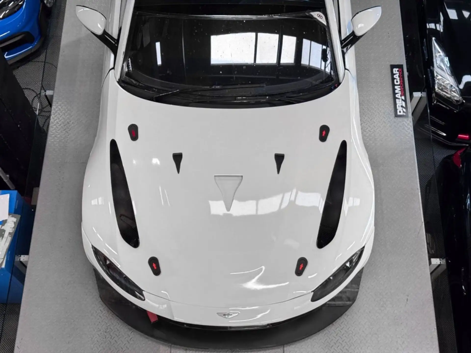 애스턴마틴 밴티지 V8 Coupe 2020 흰색 사진 4