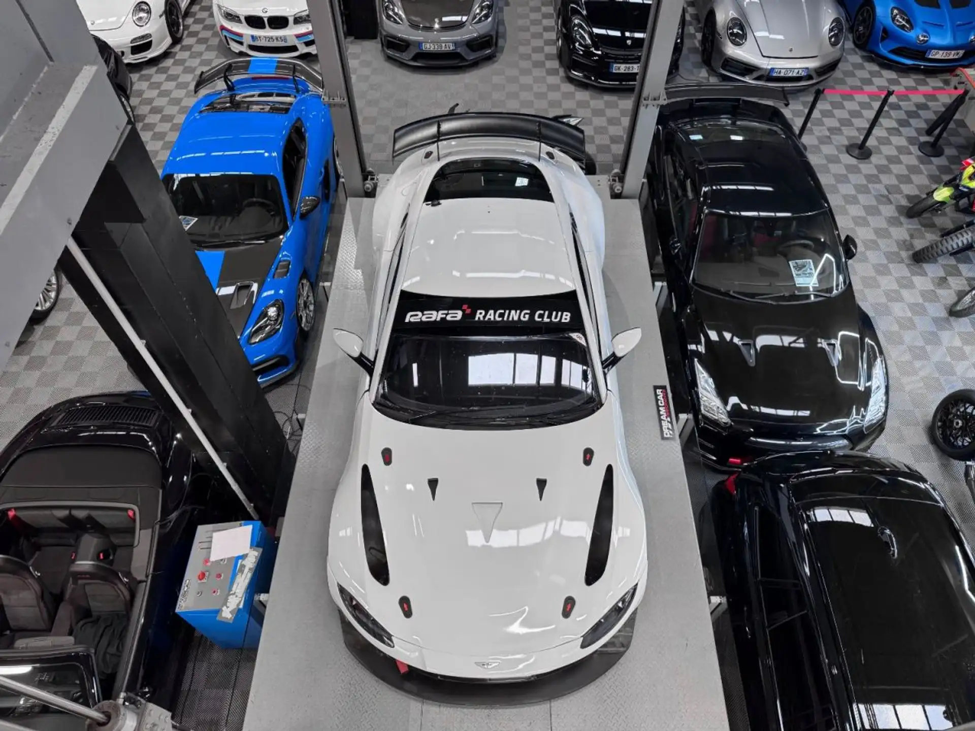 애스턴마틴 밴티지 V8 Coupe 2020 흰색 사진 6
