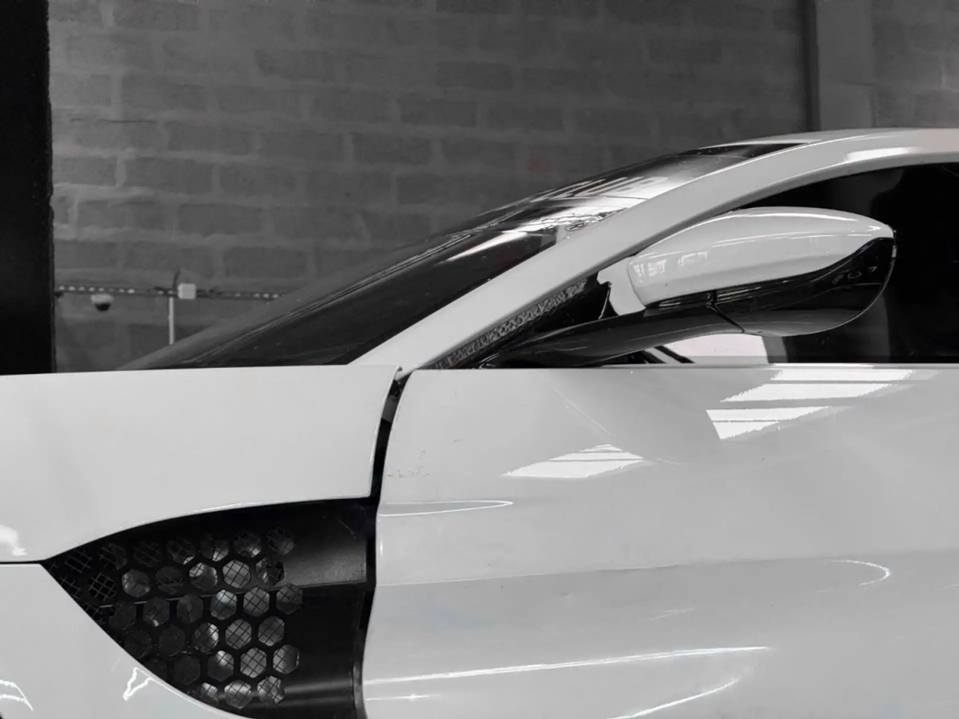 애스턴마틴 밴티지 V8 Coupe 2020 흰색 사진 7