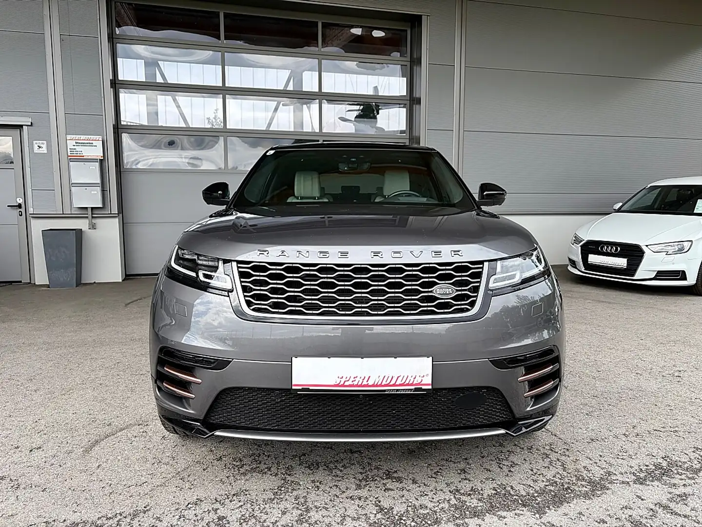 Land Rover Range Rover Velar R-Dynamic HSE 3,0 V6 Kompr. Allrad Aut. Grau - 2