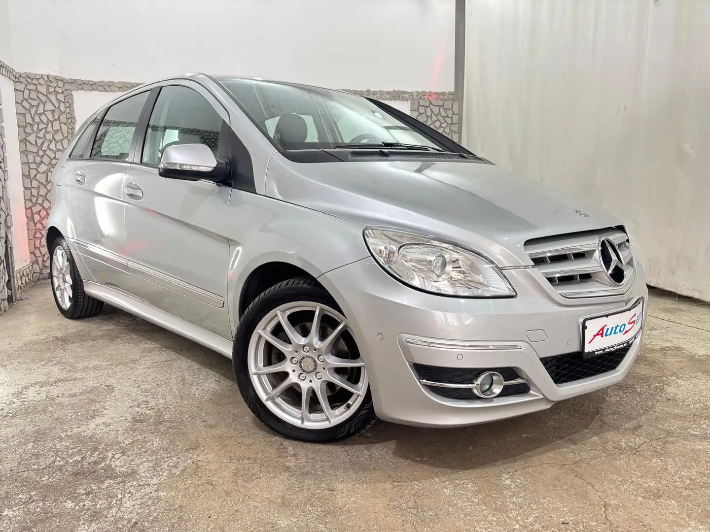 Mercedes-Benz B 180 CDI NAVI AHK TEILLEDER EINPARKHILFE KLIMA Argent - 1