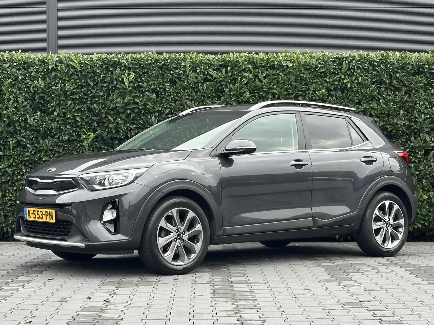 Kia Stonic 1.4 MPi, NAVI, CRUISE, CAMERA, ECC-AIRCO, LED, PDC Grijs - 1