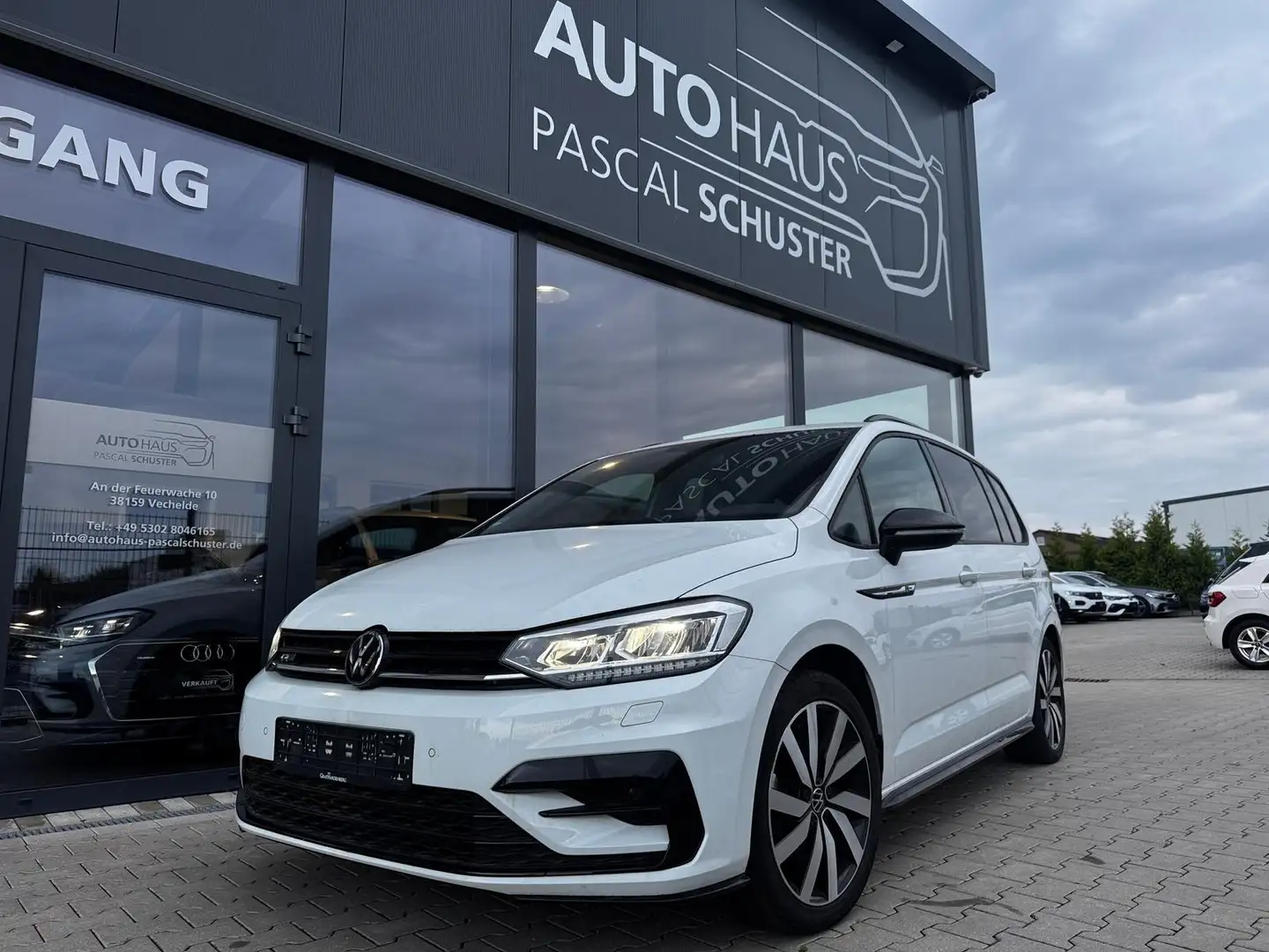 Volkswagen Touran R-Line 1.5 TSI/DSG/LED/VIRTUAL/AHK/7 SITZ Weiß - 1