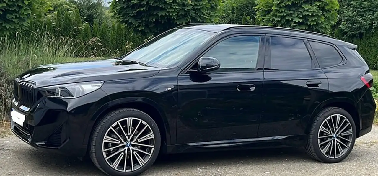 BMW iX1