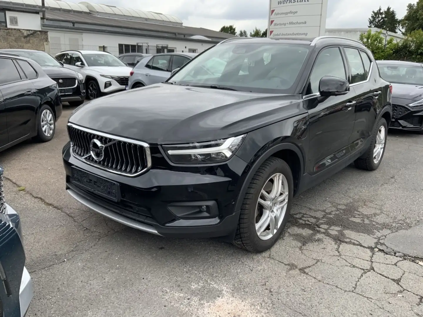 Volvo XC40 Inscription*PlugIn*Pano*360cam*Winterpaket Schwarz - 1