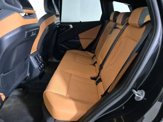 BMW X3 view 8