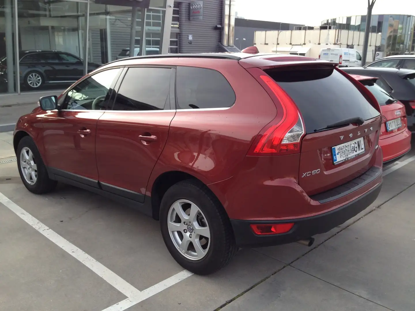 Volvo XC60 2.4D Momentum Automatico D5 Rojo - 1