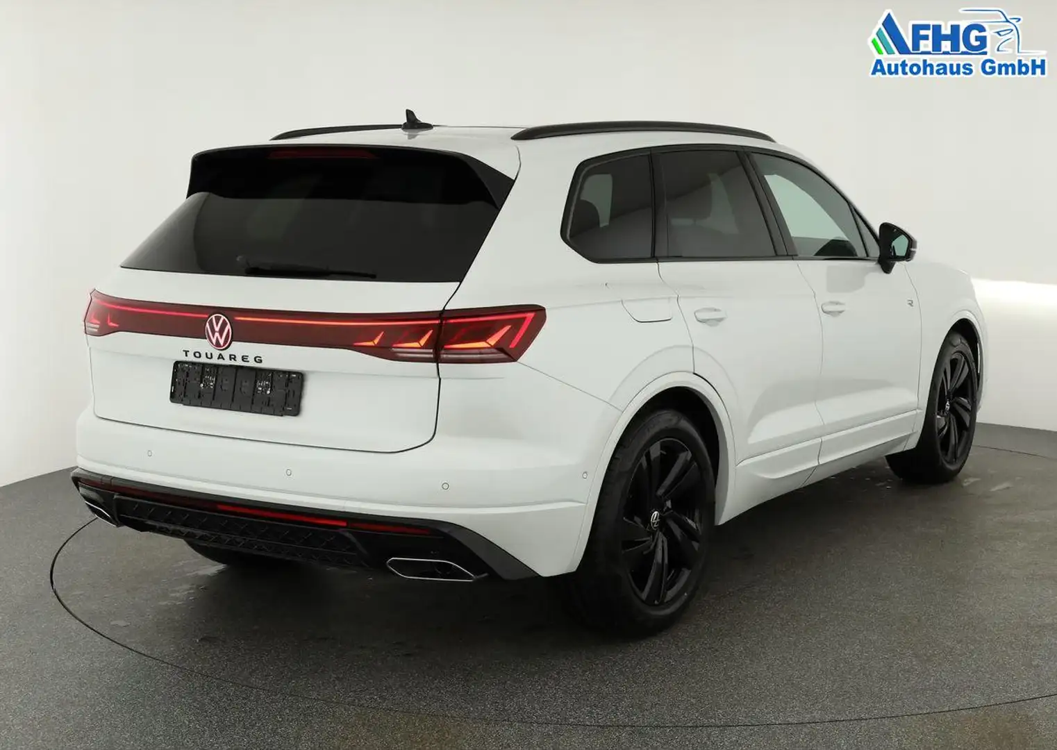 Volkswagen Touareg 3.0 TDI 210 kW 4Motion R-Line V6 Black, Pano, H... Blanc - 2