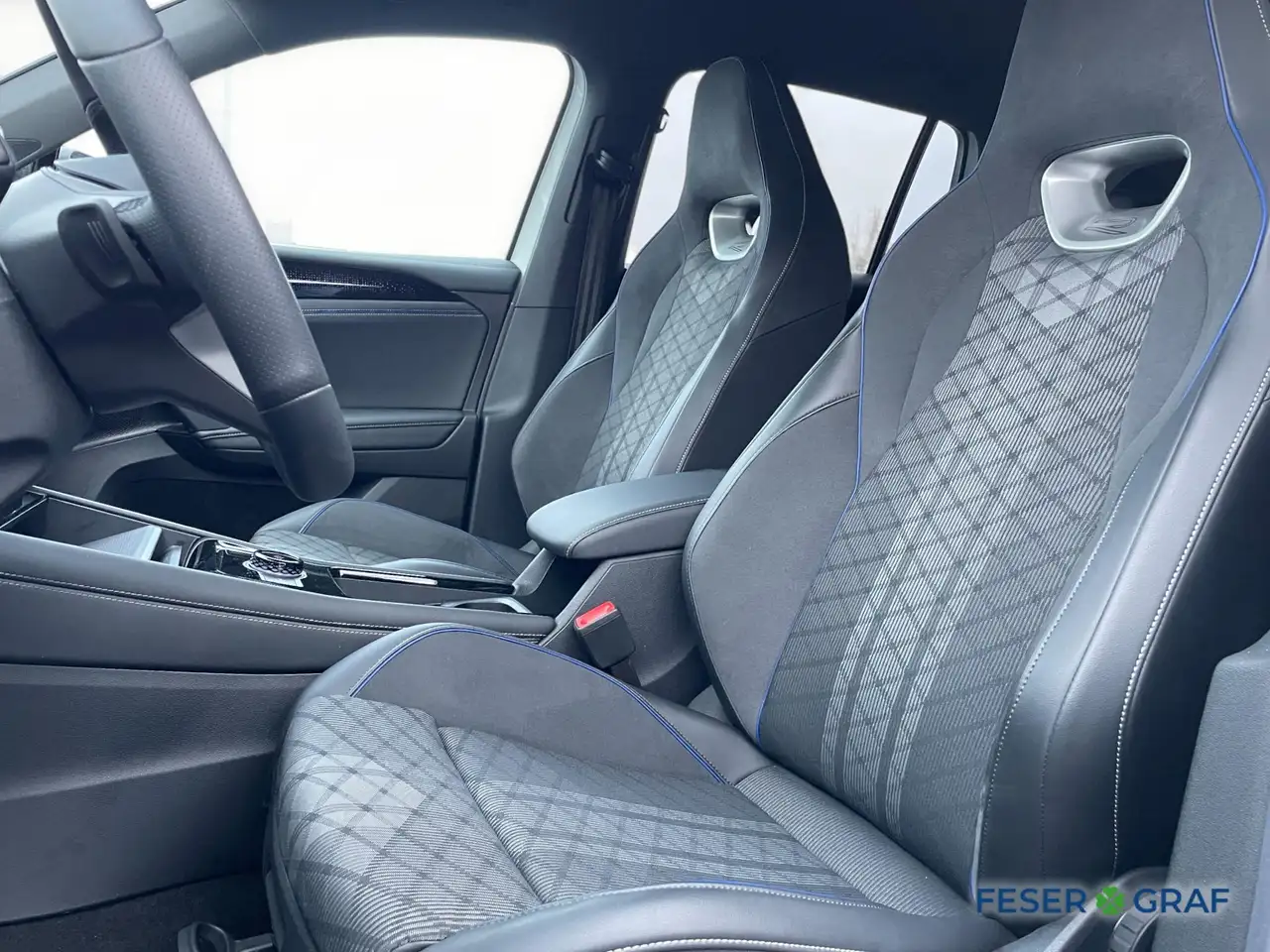 Volkswagen Tiguan 2.0 TDI R-Line DSG/LED/Area View/Sitz.-Lenkradhzg. 10