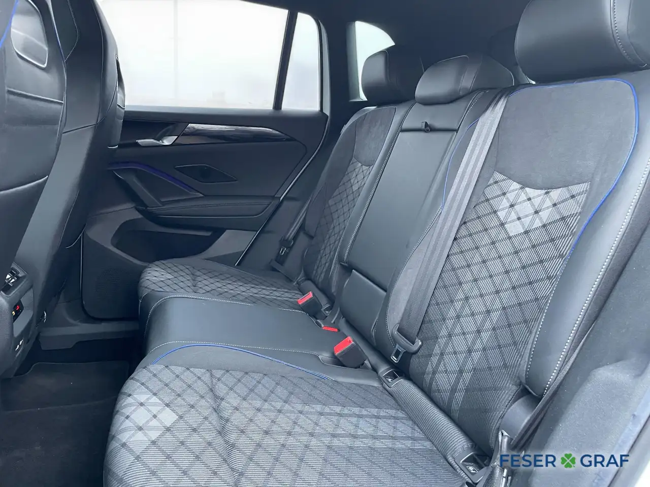 Volkswagen Tiguan 2.0 TDI R-Line DSG/LED/Area View/Sitz.-Lenkradhzg. 8