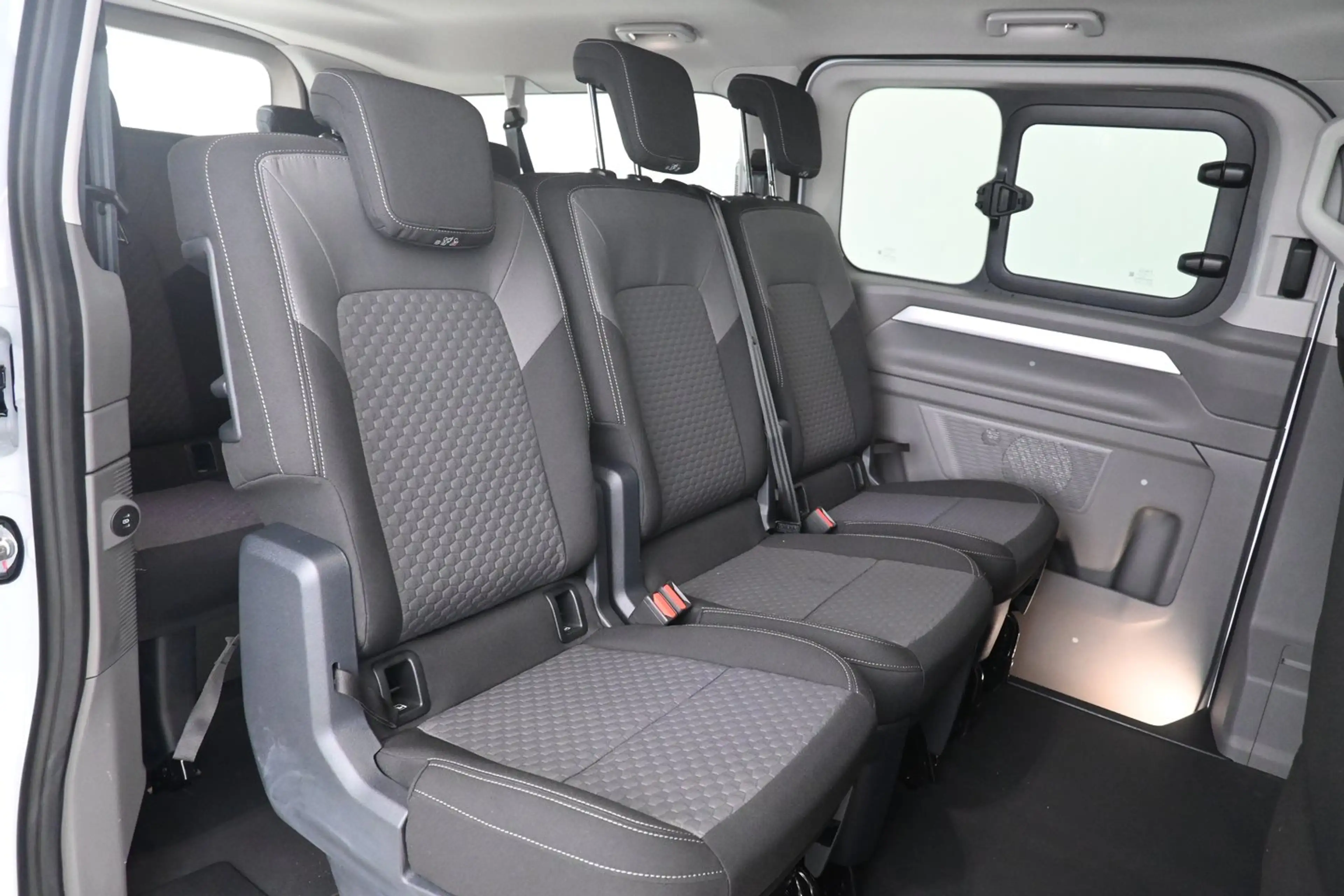 Volkswagen T7 Caravelle VW T7 Caravelle Life LR TDI — photo 14